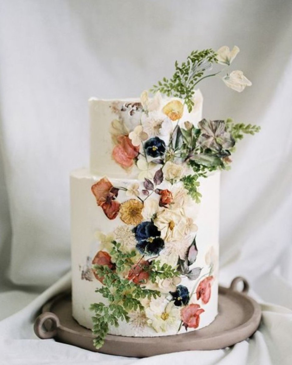 lovedearcleo's tweet photo. We’re personally obsessed with this pressed flower cake, hbu? 🌸🍰🌼
Let us know in the comments 👇

https://t.co/sUIryuucdJ
🍰 @winifredkristecake
📸 @wildflower_portland

#DearCleo #BeBeautiful #DearCleoCrew https://t.co/njR707Bwib