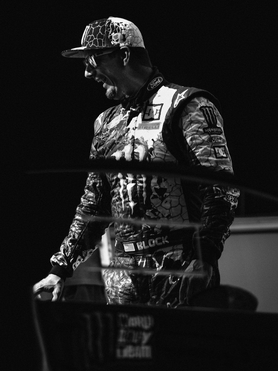 VuorinenHenri's tweet photo. Couple more photos from 2012. It has been a heartbreaking day ๐
#KB43 #HoonInPeace https://t.co/Mt5HApo4HC