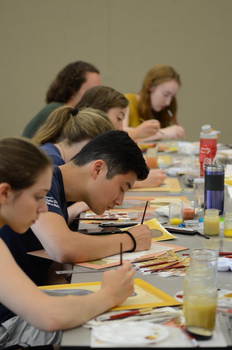 .<a href="/EchoNotreDame/">Echo Notre Dame</a> is looking to gather its 20th cohort of young adults who will serve, learn and lead in Catholic parishes &amp; schools in dioceses across the United States and Ireland. Apply before the deadline: January 10th, 2023. More info here: hubs.la/Q01w8kn10