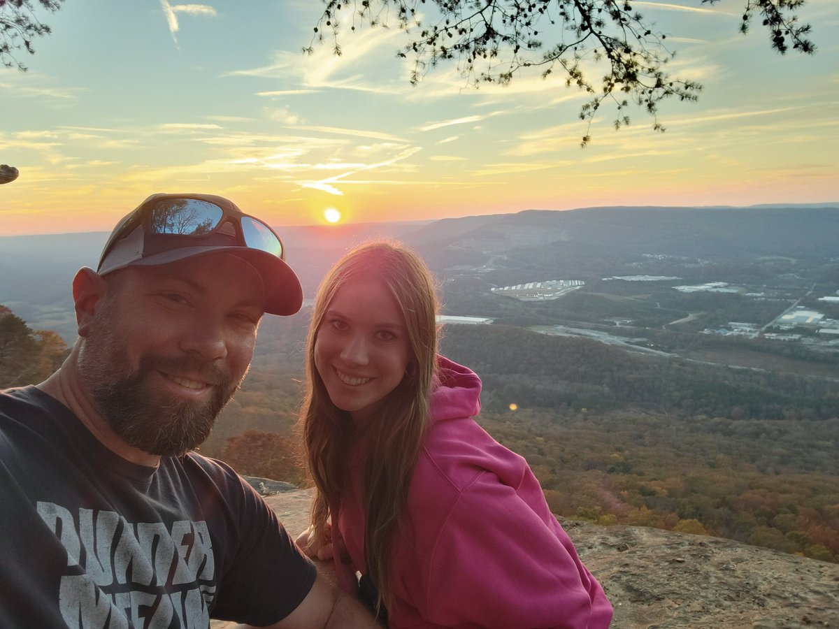 RoyStolzman's tweet photo. Happy 18th birthday, Emma!  Love you, kid! https://t.co/ifWRTnqV49