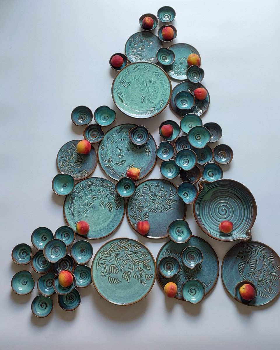 pathenriques's tweet photo. A foto está atrasada para esta rede, mas como disse o poeta "o coração é como a árvore,onde quiser volta a nascer" #pottery #pratos #ceramic https://t.co/JYlxIp30w4
