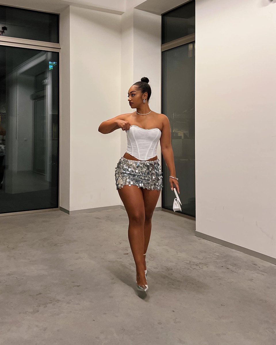 Sileyls's tweet photo. NYE outfit was one to remember 🥂 https://t.co/v5zgBMmo8I