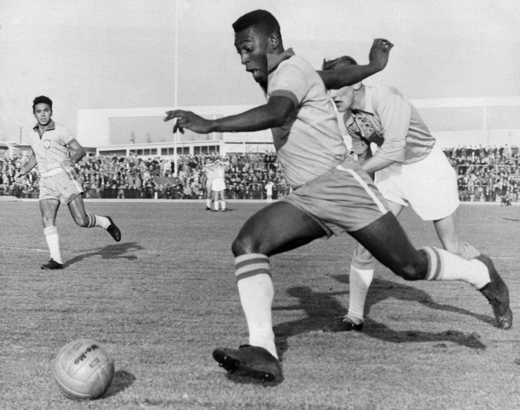 Sports_Retailer's tweet photo. “I was born to play football, just like Beethoven was born to write music and Michelangelo was born to paint” - Pelé

Rest in Peace ⚽️ 🕊️

#pelé #soccer #futbal #sports #sportsobsession #legend #soccerlegend #brazliansoccer #gameday #rip #rippele #soccergame #soccerball #pitch https://t.co/IzG5p0EzFj