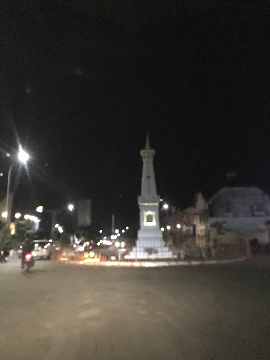 Akhirnya sampe juga setelah nyasar ke hutan dan kabut tebal