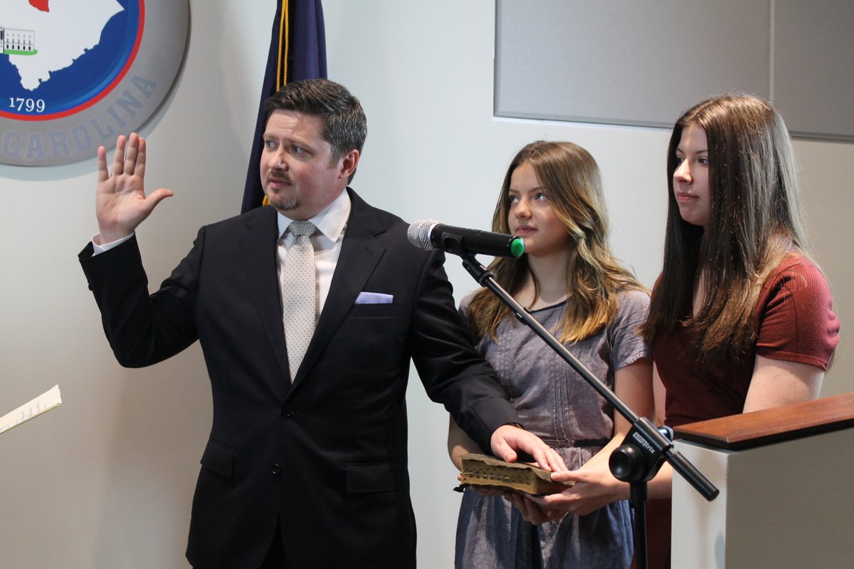 RichlandSC's tweet photo. On Tuesday afternoon, Richland County Councilmembers Jason Branham, Paul Livingston, Allison Terracio, Don Weaver and Chakisse Newton were sworn into office. https://t.co/HnWogSyvgx