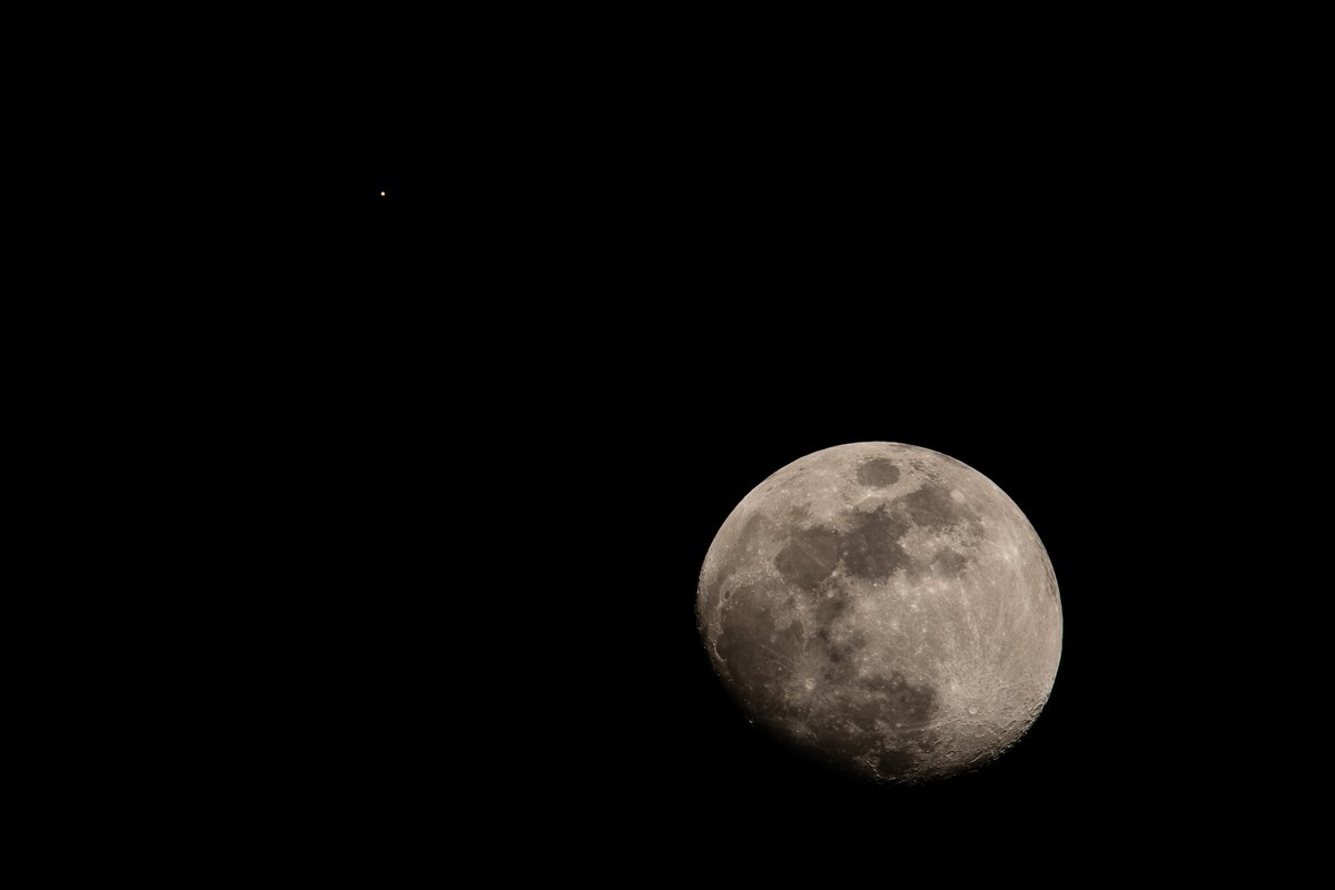 La Luna y Marte.