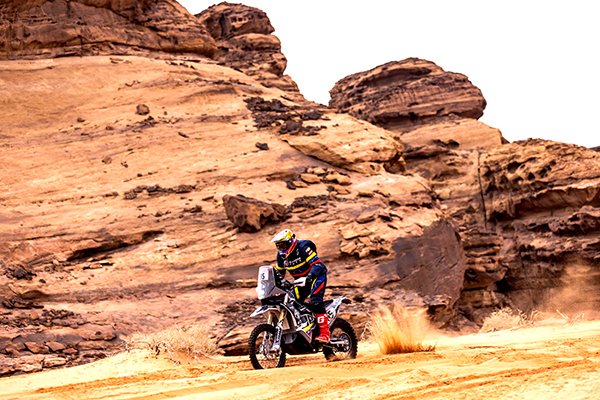 NOTIMAXIMAS...EL PILOTO VENEZOLANO NICOLÁS CARDONA LOGRA TERMINAR A 3A ETAPA DEL DAKAR CUBRIENDO MÁS DE 700 KILÓMETROS SOBRE SU MOTO. BRILLANTE SU ACTUACIÓN!!