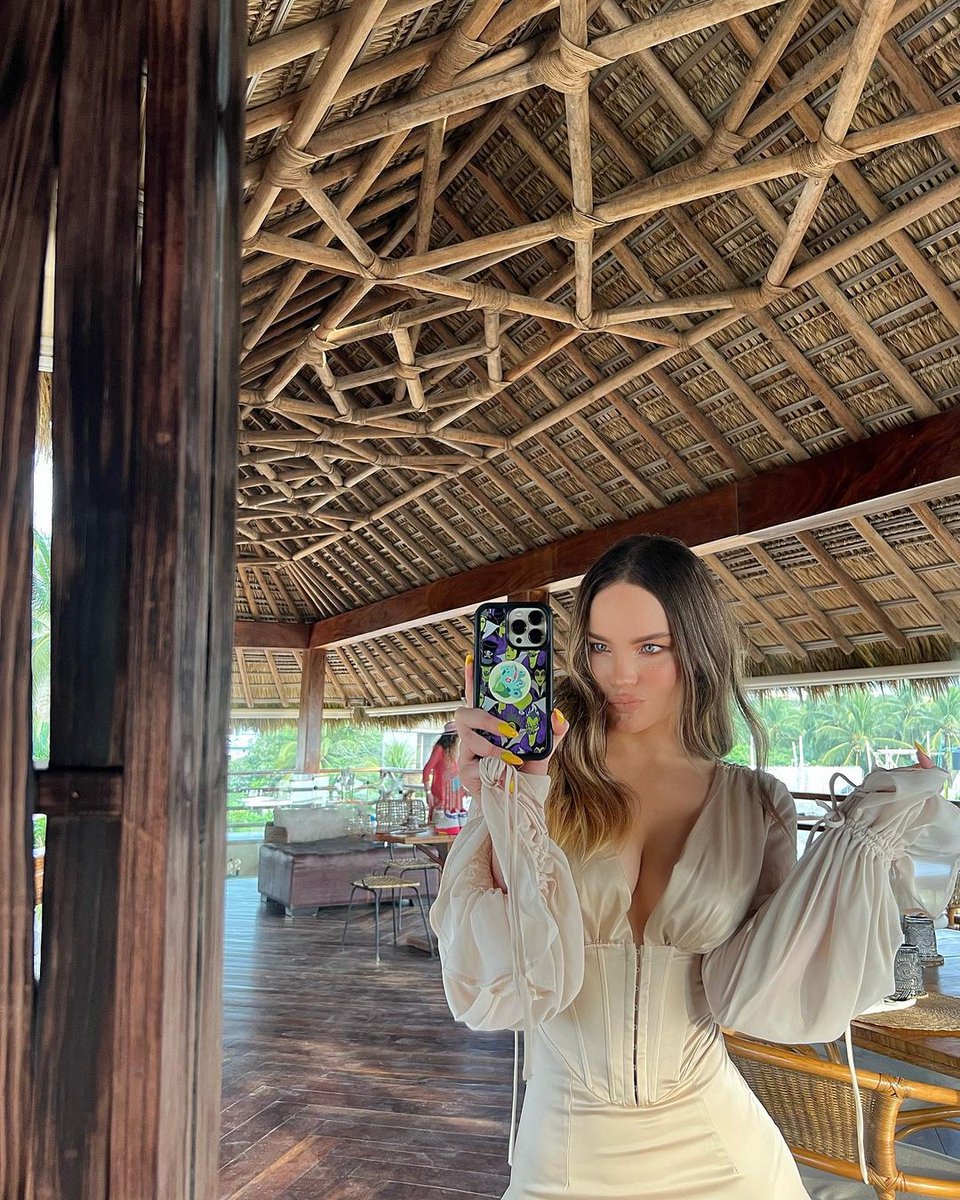 Galavision's tweet photo. ¡Belinda cerro el 2022 más guapa que nunca! ¿Dónde están los #BeliFans? 🤗 
📸: @belindapop https://t.co/PyaKr7nrGR