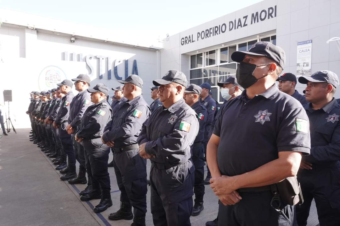 Omayorsspc's tweet photo. En el marco del día Internacional de la y el policía, estuvimos presentes en el evento que encabezó el gobernador Salomón Jara Cruz  en donde reconoció la labor de las y los integrantes de las fuerzas policiales estatales y municipales por su servicio a la ciudadanía. https://t.co/M21OpsvShG