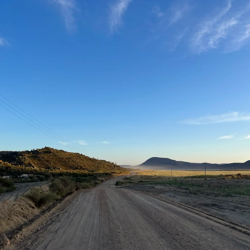 komoot's tweet photo. Bikepacking in its toughest form 🚵‍♂️

Last October, @El_Maxus realized his long-time dream of taking part in The Rhino Run. 

2,750 kilometres, 35,000 metres of elevation gain through South Africa and Namibia, and memories for a lifetime 👇