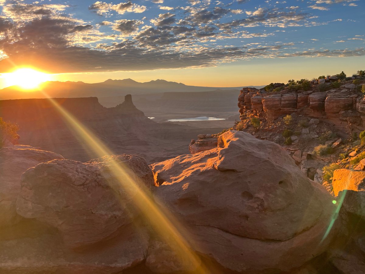 You ready to make this your office? We're looking to hire a Park Ranger II at Dead Horse Point State Park. #UtahStateParks #DeadHorsePointStatePark #UtahJobs  governmentjobs.com/careers/utah/j…