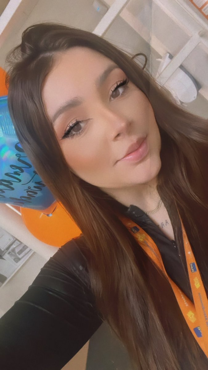 Bmatoski's tweet photo. PROMOVIDA NOVAMENTE DEPOIS D SÓ SEIS MESESSSS! feliz feliz felizzzzz 🧡 https://t.co/MEdgZbb3TA