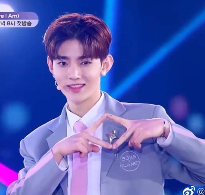LoveSpearbinnie's tweet photo. @skzofrnica Ese y este que lo estaban cancelando por heterofobico son mis favs https://t.co/4PZdYM5sQi