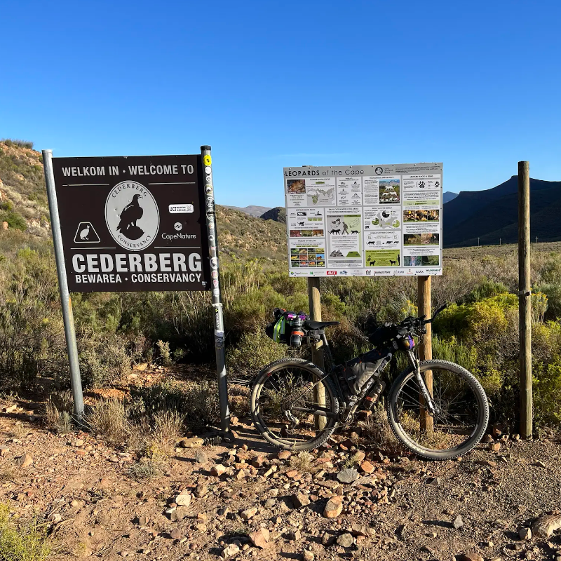 komoot's tweet photo. Bikepacking in its toughest form 🚵‍♂️

Last October, @El_Maxus realized his long-time dream of taking part in The Rhino Run. 

2,750 kilometres, 35,000 metres of elevation gain through South Africa and Namibia, and memories for a lifetime 👇