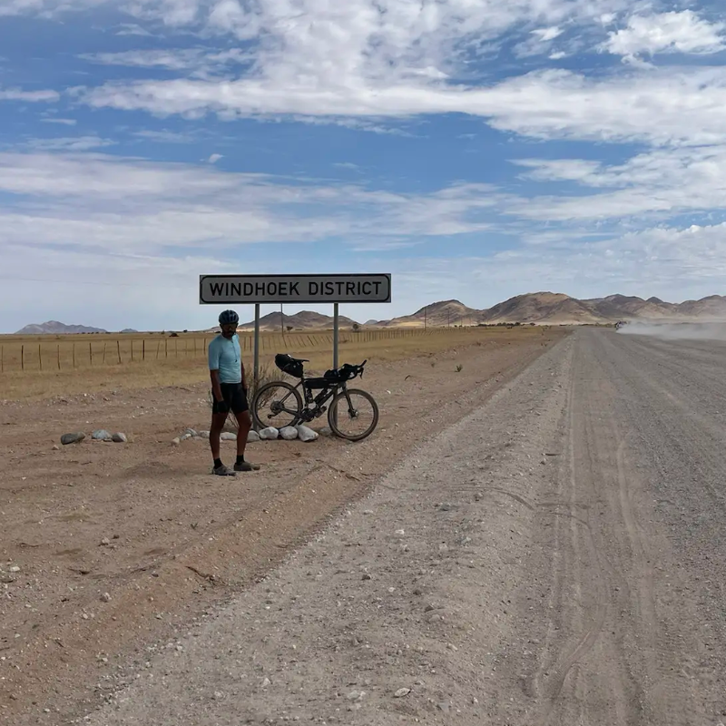 komoot's tweet photo. Bikepacking in its toughest form 🚵‍♂️

Last October, @El_Maxus realized his long-time dream of taking part in The Rhino Run. 

2,750 kilometres, 35,000 metres of elevation gain through South Africa and Namibia, and memories for a lifetime 👇