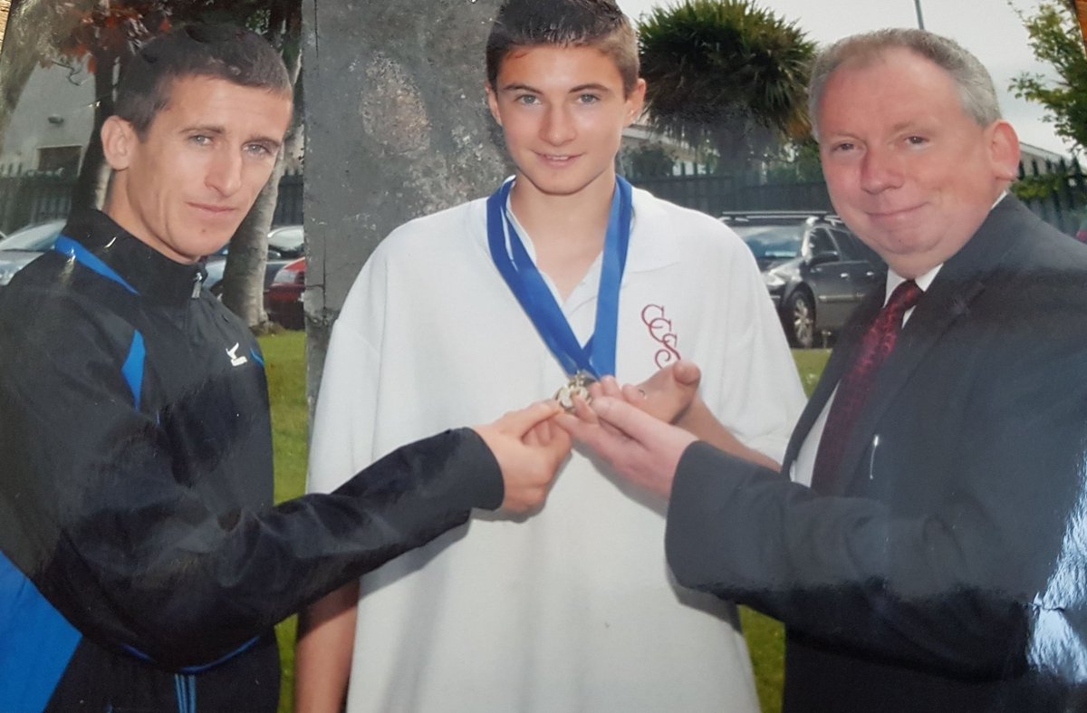 SchoolsAthletic's tweet photo. #irishschoolsathleticsarchives
#samhealy #carrigalinecommunityschool
#UTSA #robheffernan #Olympic #medalist #trackandfield #crosscountry #multievents #schoolsathleticsupdate
#memories #Athletics #schools
#HappyNewYear2023 https://t.co/Dvz1iXzfVS