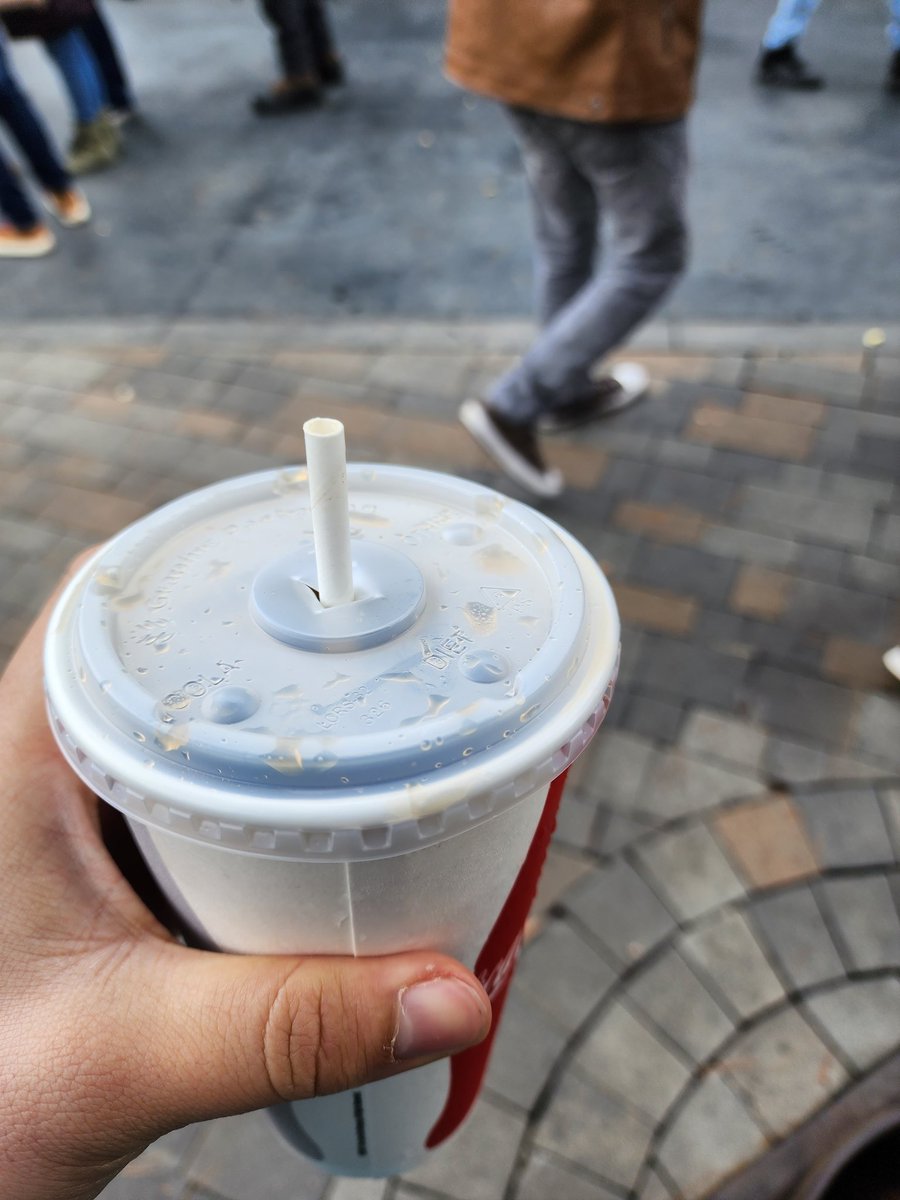 kazu°•🎋 on Twitter "I HATE PAPER STRAWS I HATE THE ENVIRONMENT GRAHHHHH"