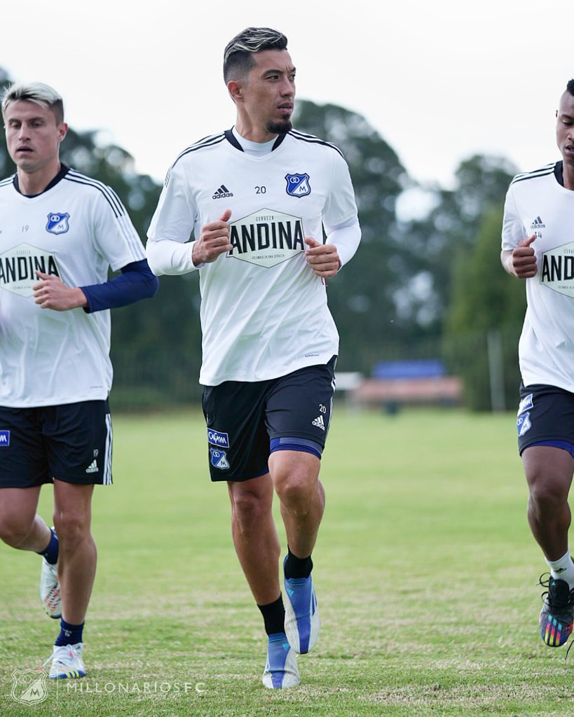 MillosFCoficial's tweet photo. 😁✌️⚽️💙🔥 ¡VAMOS MILLONARIOS! 

#PretemporadaAzul 🔵⚪️ https://t.co/vjYQr2pefv