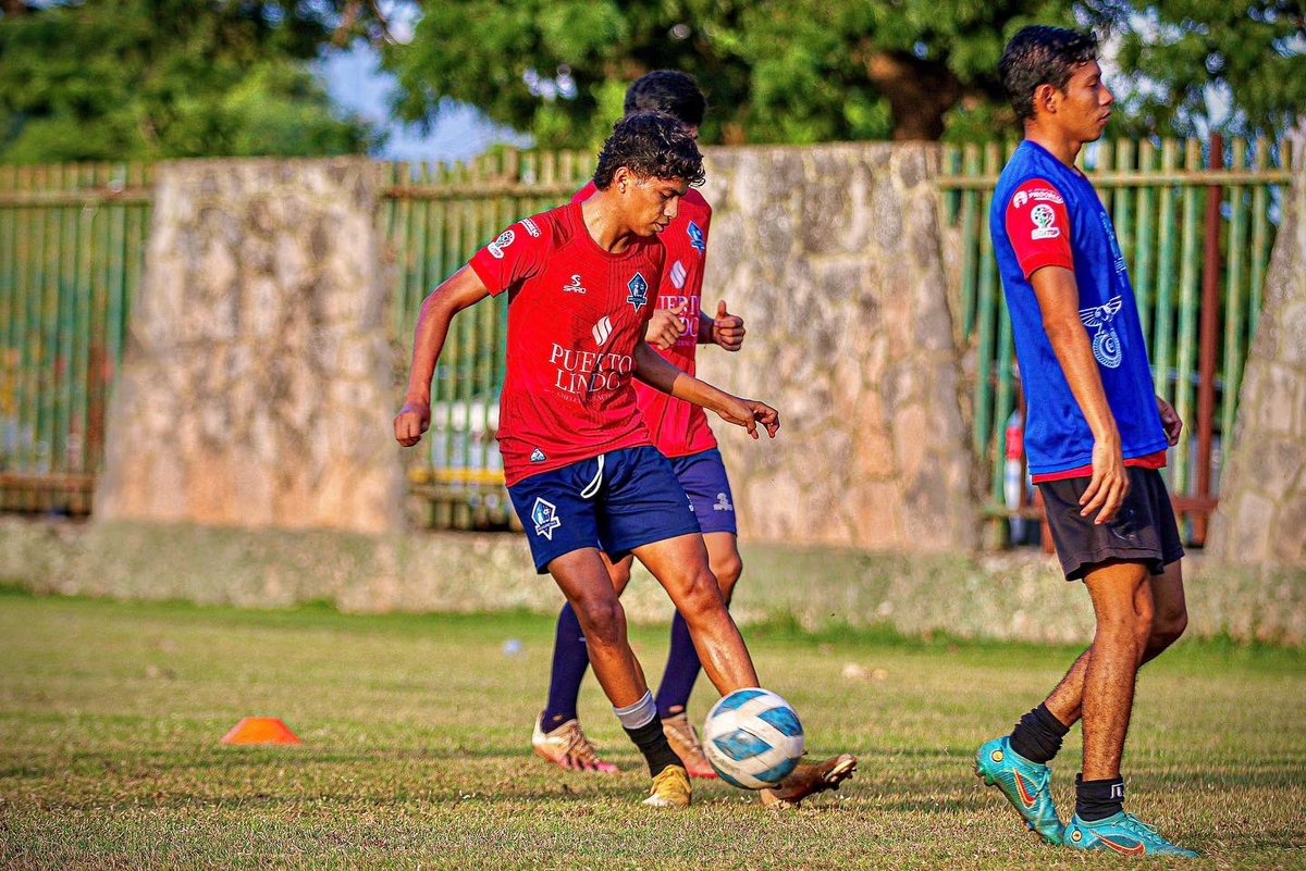 Progreso_FC's tweet photo. ¡Qué arranque el año con todo! ¡Estamos a 3 semanas del regreso de la @LigaTDP ! 👊🏼🔥

#ReyesDelMar 🔱 #ProgresoFC 🦈 https://t.co/iHqb2EKDvW