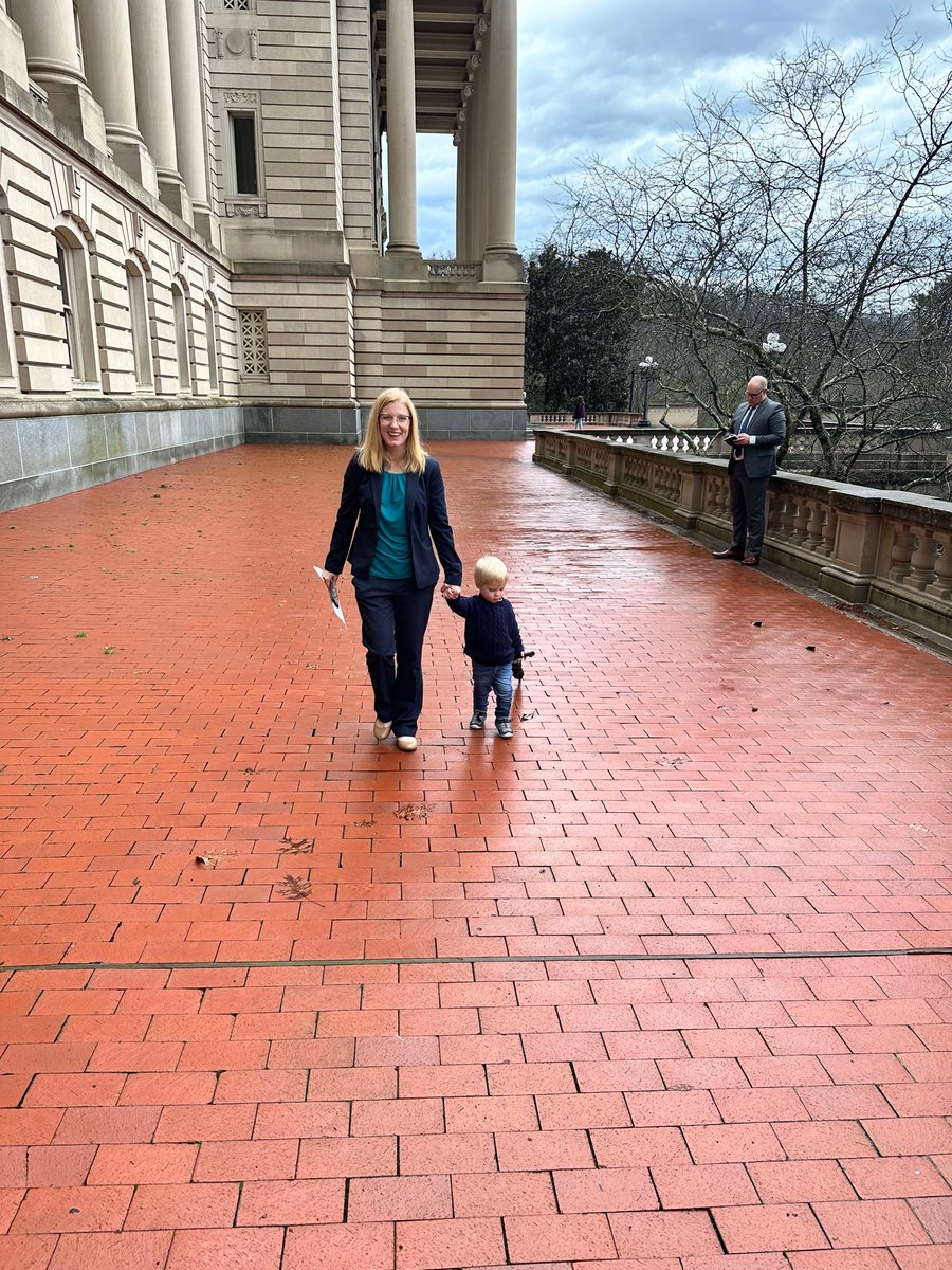 cassieforky's tweet photo. Today I filed for Kentucky Senate to do the work to support working families throughout our state. I need your help to keep this seat blue on February 21. 
Donate: https://t.co/OllTbJW4cr
Learn more: https://t.co/5XwqS4EYBX https://t.co/53LfE3QPfR