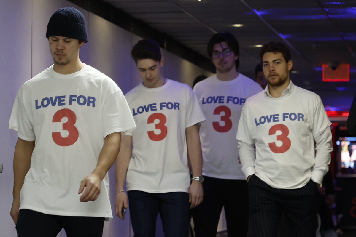 rachelhopmayer's tweet photo. #Sabres wearing these special shirts to honor #Bills Damar Hamlin before they play in Washington tonight. There will be a moment of silence pregame at Capital One Arena. 

📸 credit USA Today Sports/Geoff Burke https://t.co/0uFGe5NXGe