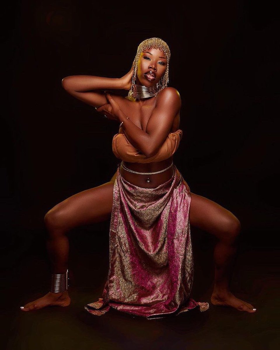 Muavethemuse's tweet photo. The Goddess of the sweetest Honey! She makes Shit/Shifts happen π―π
πΈ: @rodwillphoto & Roderick Williams
Outfit made by: @muavethemuse
MA: @the.hollywood.ent
Bookings are now available!!
#Artist #blackphotographer #blackmodel #Ebonymodel #creative #modeling #memphismodel https://t.co/P03XOpsbin