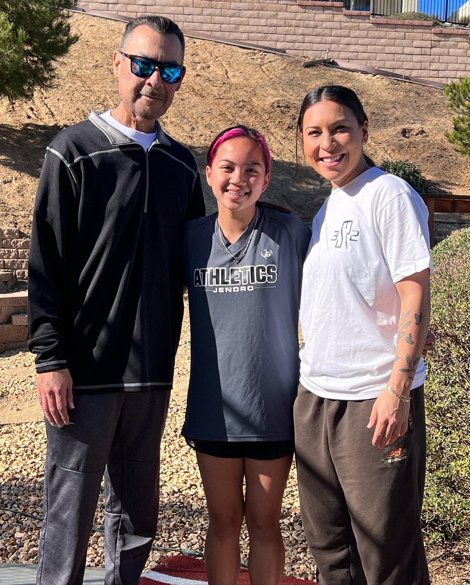 JoaquinSoftball's tweet image. TYSM Coach @mlromero6 and @Sierrajoy32 for the clinic! Been w/ Coach Mike for 4 mos. #RomBomb is a real thing w/ 3 pros + college athlete in their fam! Improved so much &amp;amp; look forward to 2023. #ShouldBeHitting @AUProSports @D1Softball @TopPreps @CoastRecruits @umichsoftball
