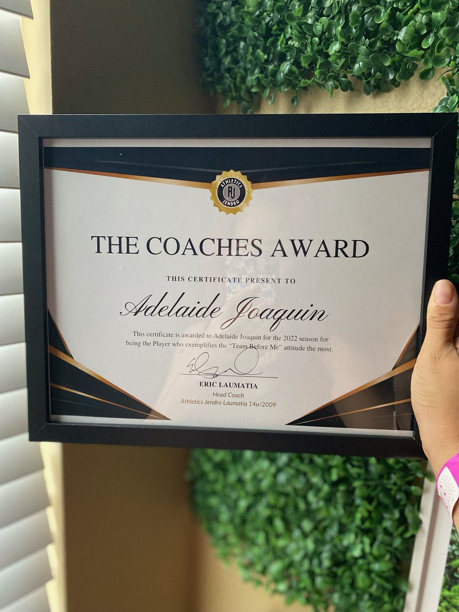 JoaquinSoftball's tweet photo. TY @jendro_laumatia for my 2022 award for being your reliable Utility player! Anything for our team. @BrianJendro #AthleticsJendro #Utility #StudentAthlete @TopPreps @D1Softball @ExtraInningSB @QrRecruiter @CoastRecruits https://t.co/c1bzcsgJhm