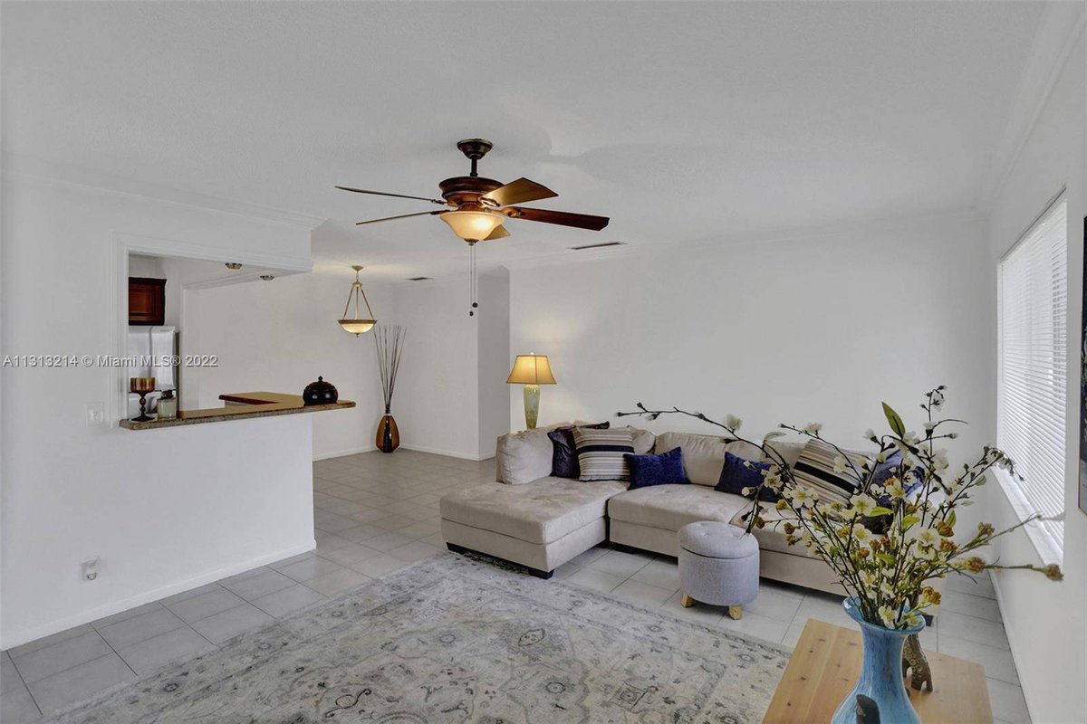 pinerotitle's tweet photo. 3651 SW Natura Ave #A, Deerfield Beach, FL 33441 is now under contract.
See this listing and more on my website: https://t.co/IcotHUBGR2 https://t.co/Naesdihsud