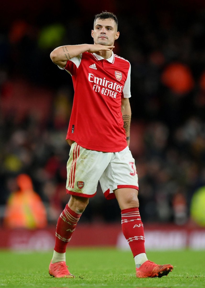 OsmanZtheGooner's tweet photo. Xhaka tells the fans to chin up https://t.co/5o5rx2QnfW