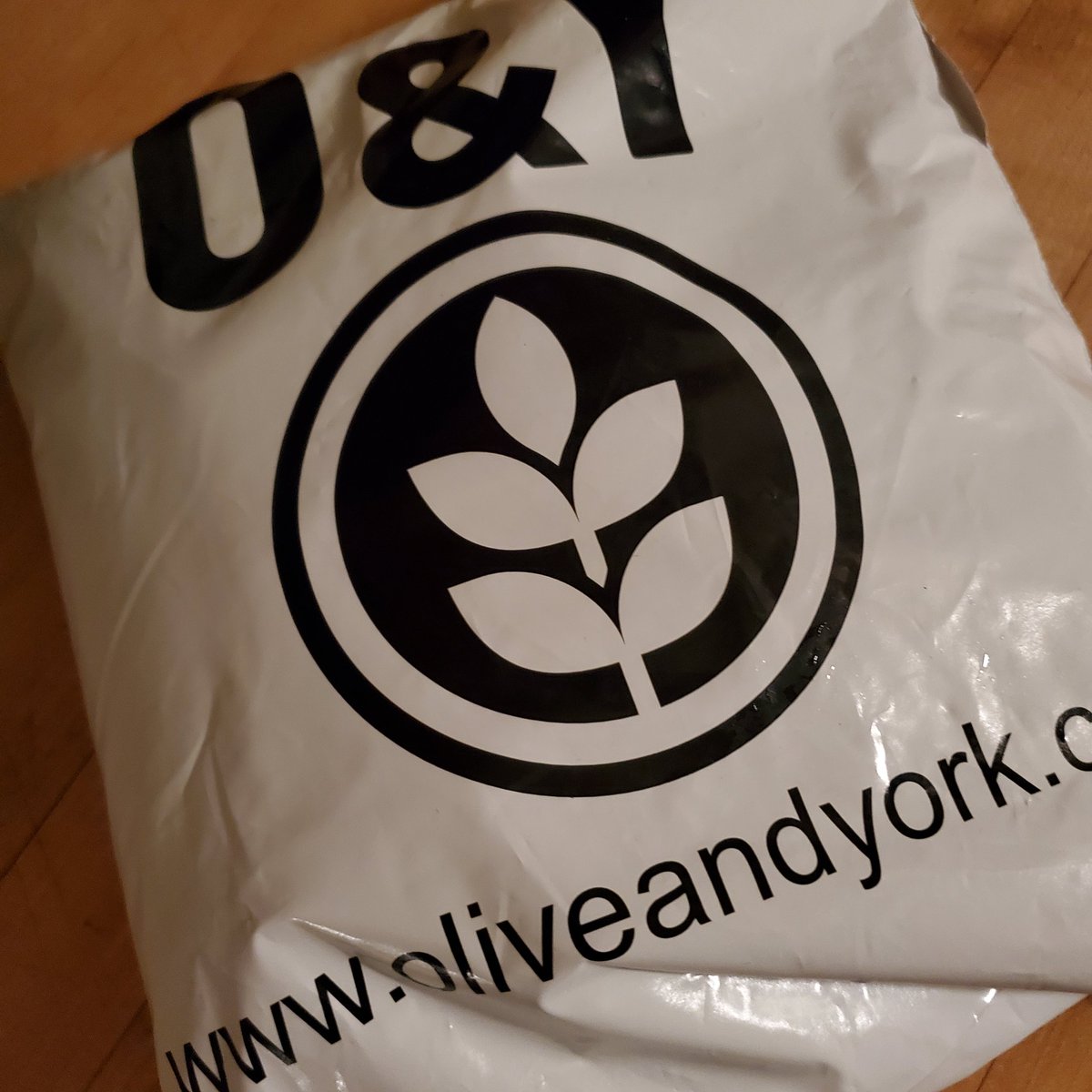 deadprezdc's tweet photo. This feels like as good a time as any to open our @deadprezusa package from @olive_york 

Fun fact...the Alston &amp; Bird offices in DC overlook Lincoln Theater 🍺 https://t.co/qZy5BJRtwS