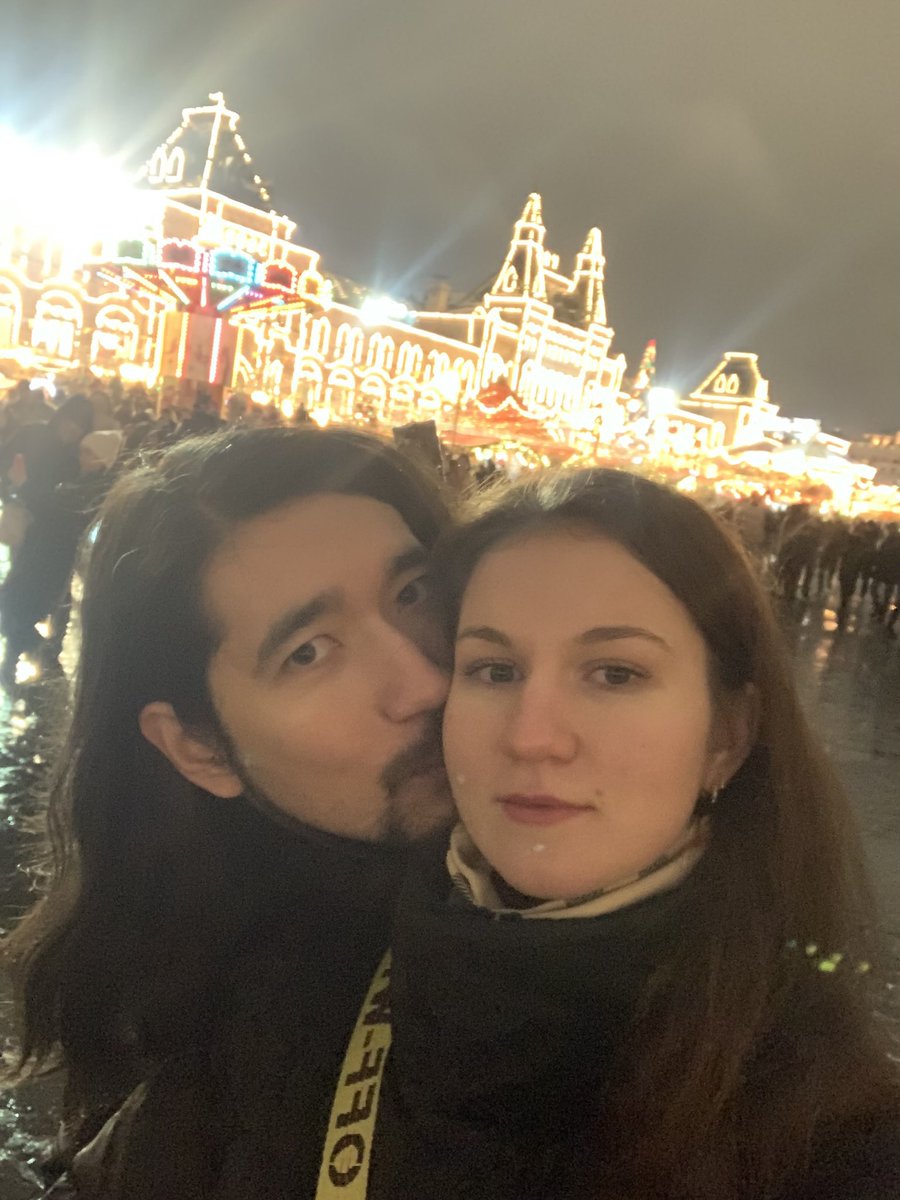 zpdkd's tweet photo. Это мы🥰😅 Сегодня погуляли на Красной площади, народу капец как много https://t.co/OVLRkwYRN9