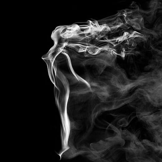 ؛

؛

نسـْنـَس خيالي عروس البال وانْزفّت 
وانا على وضعي الرّاهن بقول الحَق

عظْمي خشب والعروق اليانعه جفّت
حطّابها في هشيم اعوادها يسحَق 

واحداقي اللي لها يومين ما رفّت  
كـيّف سَهَرها مزاجي والمزاج امحَق

حتى ضباب اجنحتها بعـْد ما قفّت 
بغيت اضمّه ولا امداني عليه الْحَق

#نديم