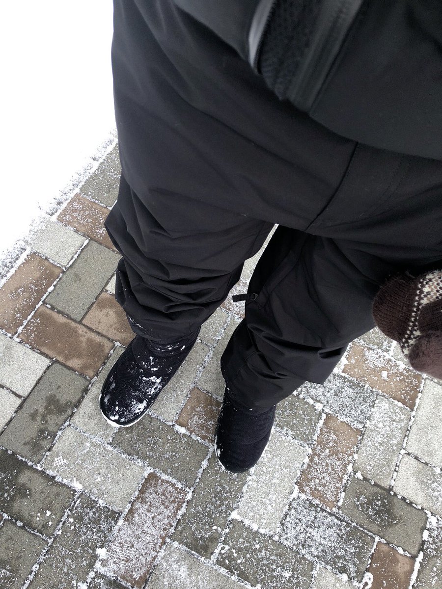 1月4日朝から並び。外は-8度
ボードスタイルで着込んでる。
ここは麻生病院