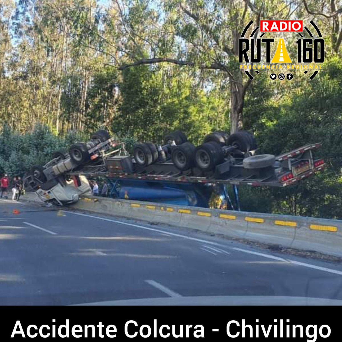 RadioRuta160's tweet photo. 📌 #Lota
Hace instantes por causas que se investigan camión volcó en ruta 160 entre #chivilingo y #Colcura, al parecer con químicos en su interior.
#RadioRuta160 #FrecuenciaRegional #Lota #Arauco #Biobio #Chile https://t.co/3IA6KAzORR