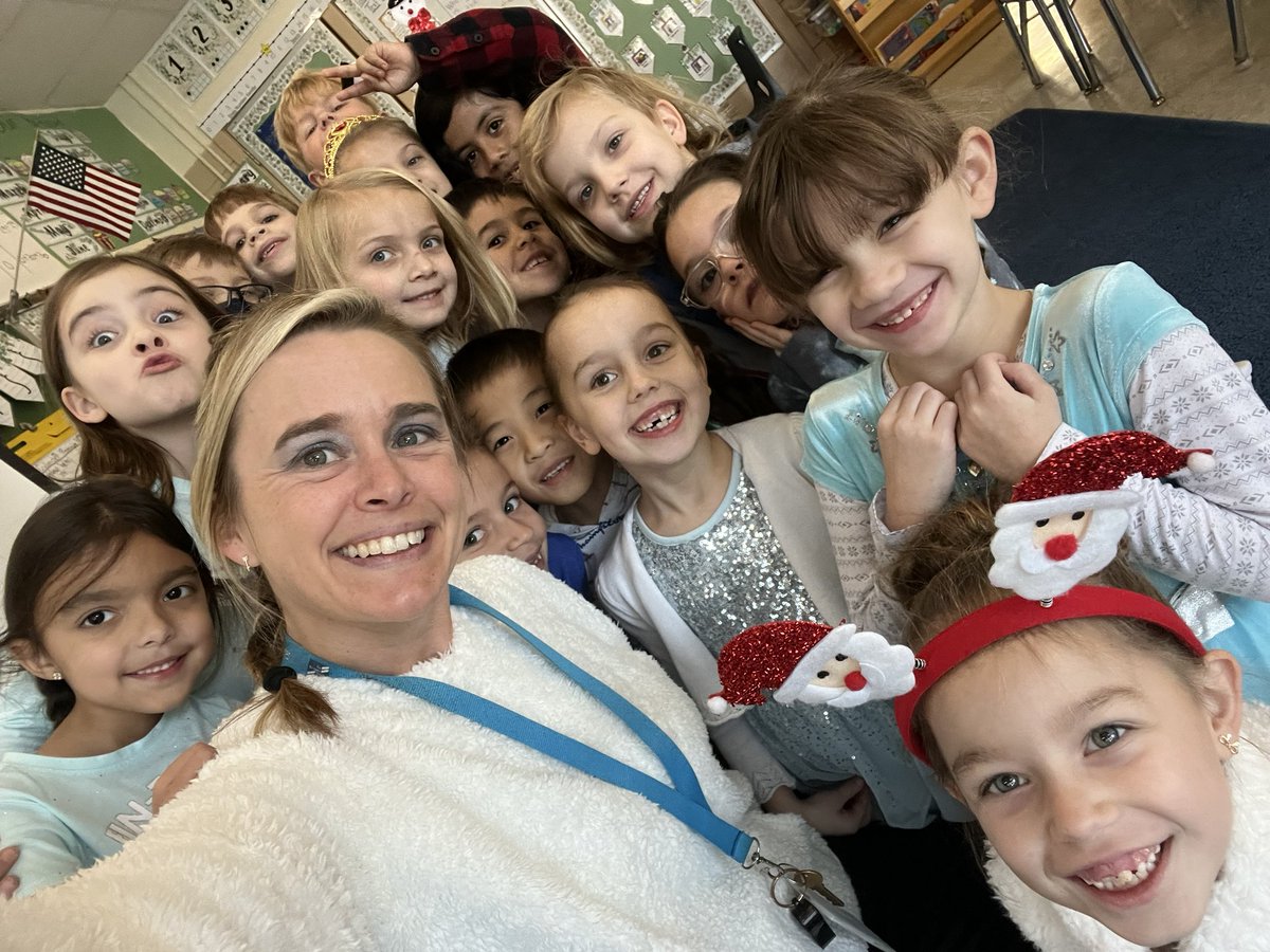 KatieKnightBCPS's tweet photo. Some lost pre-Winter break pics!  Frozen Day &amp; our class party… thanks, Room Moms! https://t.co/wvuAusV8nC