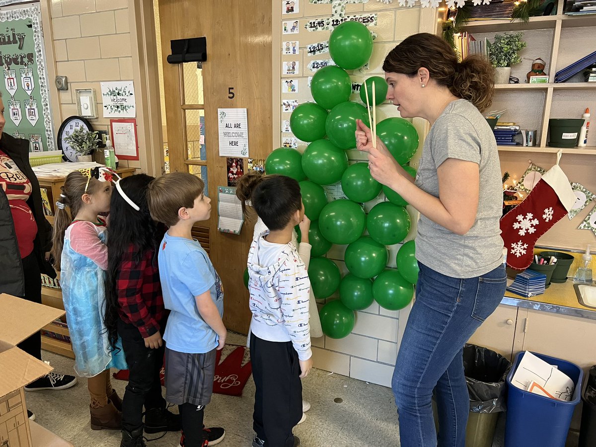KatieKnightBCPS's tweet photo. Some lost pre-Winter break pics!  Frozen Day &amp; our class party… thanks, Room Moms! https://t.co/wvuAusV8nC