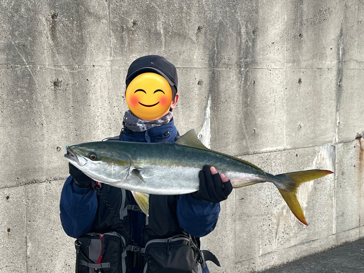 XM1xr's tweet photo. 今年度初フィッシュ！
ここ数日、なかなか釣れずに苦戦していましたが、やっとヒット！65cmのメジロが釣れました！良い開幕フッシュになりました‼︎ https://t.co/8ttHYX7cbx