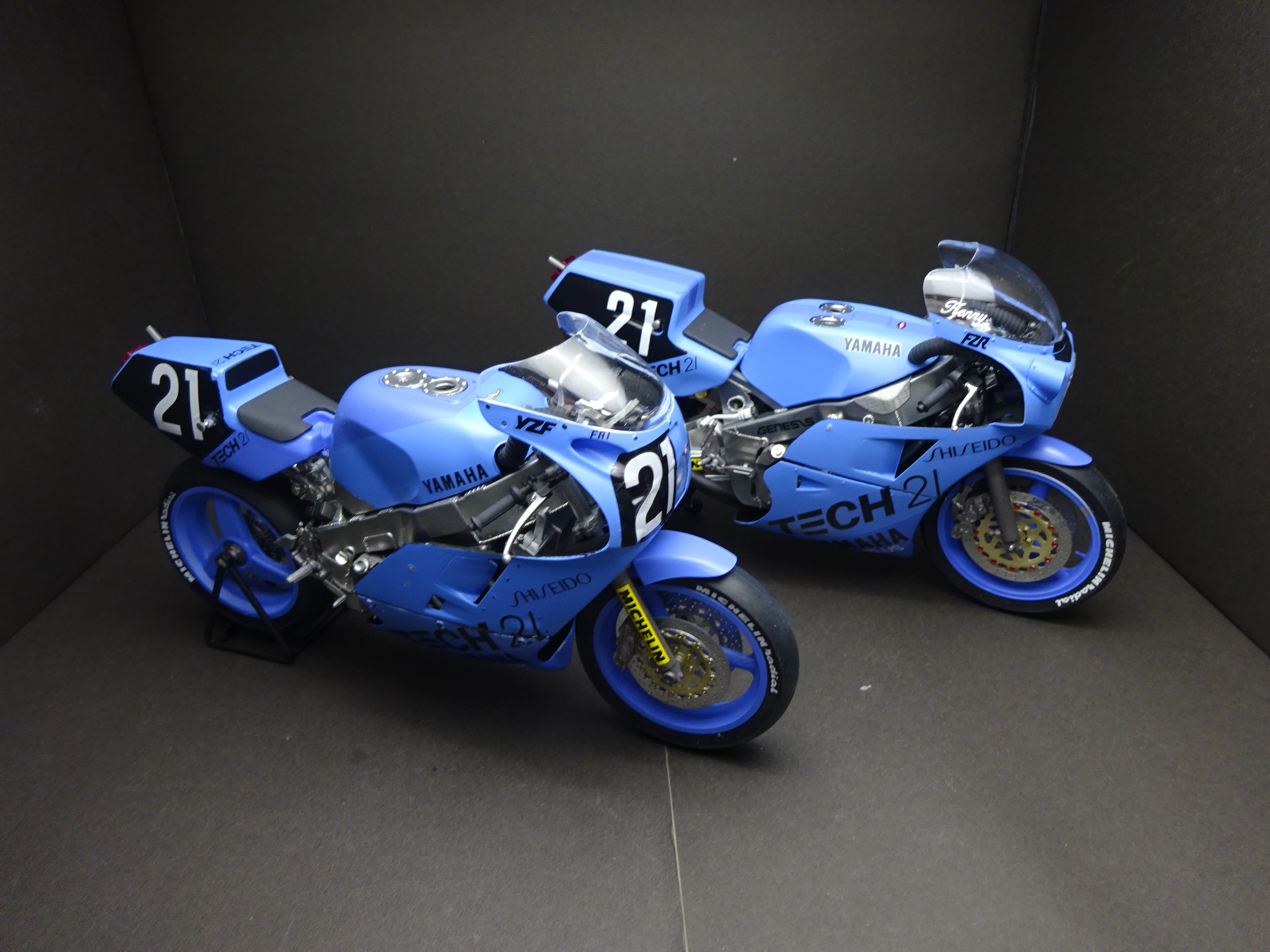 ヤマハ バイクコレクションFZR750 TECH21（ブルー）