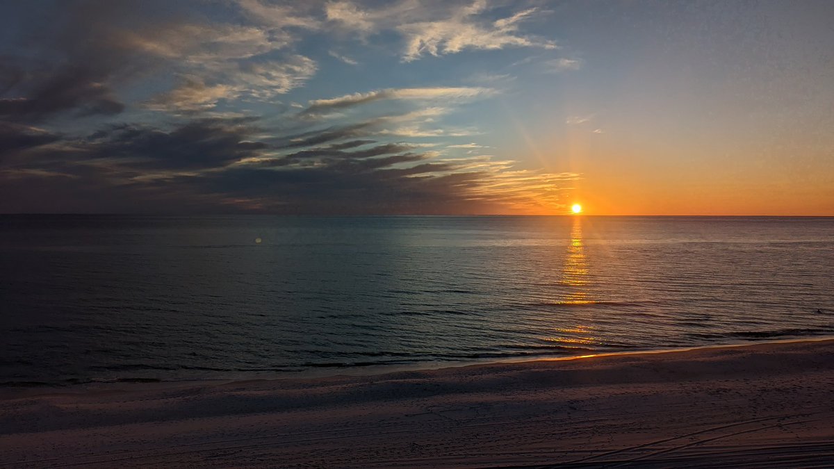 JadhavAmit's tweet photo. Phew... Back from my first road trip in #USA..
Drove over 3000 miles in 18 days, 7 states, all different moods of weather, visited a few wonderful destinations, met a few old friends...
#tired #solotravel #roadTrip https://t.co/DTBMFCcnlQ