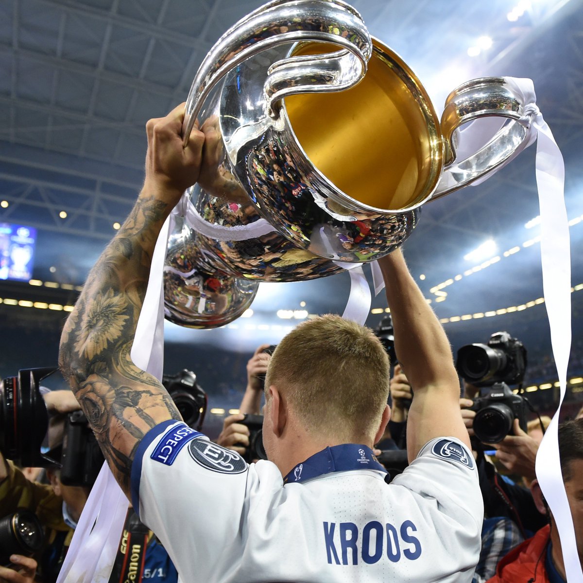 theMadridZone's tweet photo. Happy 33rd Birthday to one of the greatest midfielders of all time, @ToniKroos! 🇩🇪🎯

- 1x FIFA World Cup
- 3x La Liga
- 4x Champions League
- 4x Club World Cup
- 3x UEFA Super Cup
- 3x Supercopa de España https://t.co/JGNViqMkhD