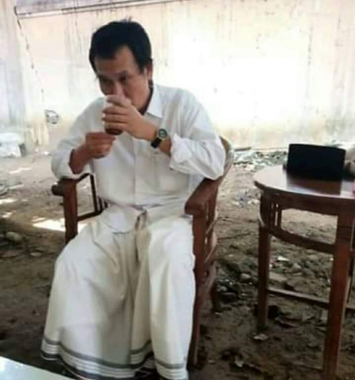 gusbahadaily's tweet photo. Potret kesederhanaan Gus Baha

Gus Baha pernah berkata :

"Hidup ndak usah dibuat sulit, nggak usah ruwet, asal tidak maksiat, bisa menjadi pribadi yang menyenangkan dan bermanfaat bagi banyak orang, serta tidak mengusik hidup orang lain, itu sudah cukup." https://t.co/b4QvVD0O4r