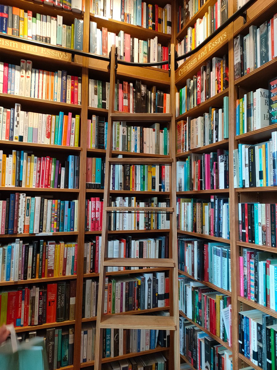 booksrubyreads's tweet image. 🌸 books I read in 2023 ~ a thread🌸