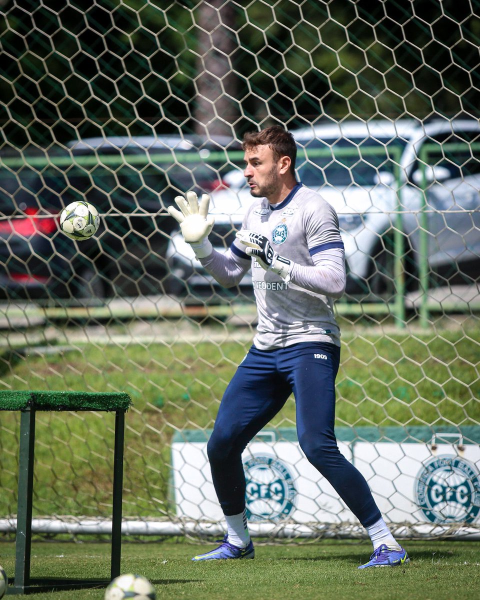 Primeiro treino do ano ✅

Semana intensa de treinamentos para começar bem o ano.

#VamosCoxa

📸 Gabriel Thá | Coritiba