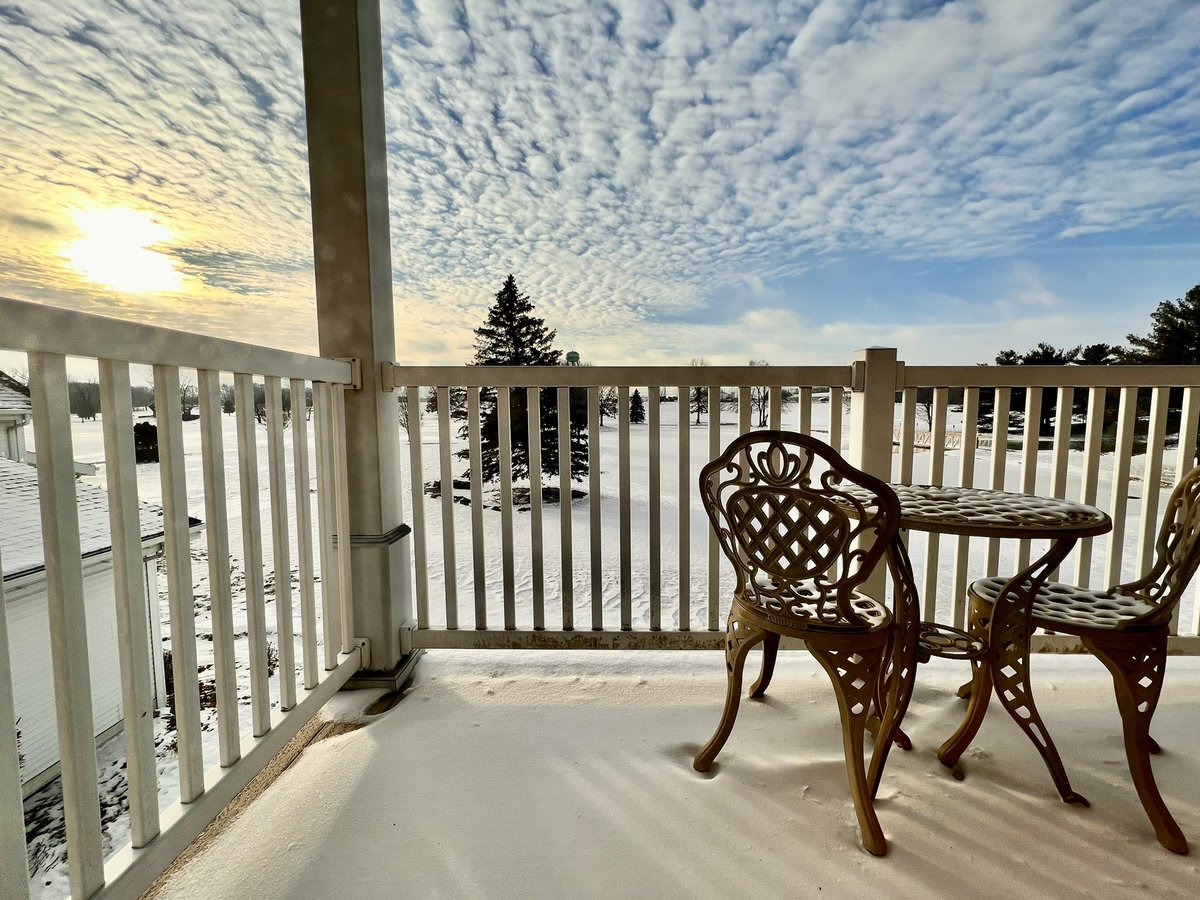 What a BEAUTIFUL sunrise at Essenhaus Inn we saw on 12-27-22!