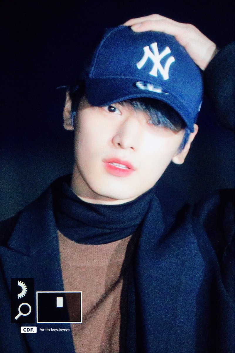 TBZ__dressroom's tweet photo. 더보이즈 주연 200103 뮤출 모자 

뉴에라 - MLB 헤리티지 1934 뉴욕 양키스 레트로 크라운 스트랩백 네이비 블루

59,000₩ (할인가 : 47,200₩) 

https://t.co/bsZyrL2rIR https://t.co/TdSwMgaI6q