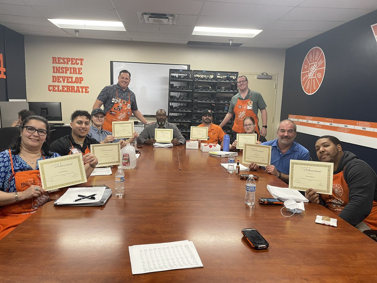 Congratulations to our Q4 Allstar Key Hourly Associate graduates!  You all contributed so much content to our class. The learning doesn’t stop here though!  Don’t forget my one ask, pay it forward to a peer!  Go out and live out the Rhino spirit! @THDLuis <a href="/Asds0534Katy/">ASDS0534</a>