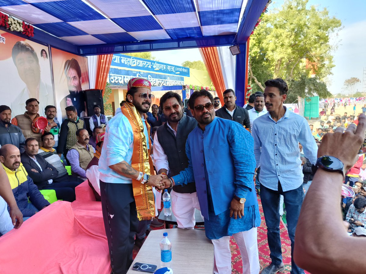 KuberSingChawda's tweet photo. प्रधान क्रिकेट कप तृतीय प्रतियोगिता 2022 का शुभारंभ मुख्य अतिथि भारतीय पूर्व तेज गेंदबाज श्री @sreesanth36 जी एवं श्री एस. एस. सारंगदेवोत जी (कुलपति जनार्दन राय नगर राजस्थान विश्वविद्यालय), भीण्डर पंचायत समिति पूर्व प्रधान साहिबा श्रीमति यशोधरा कुबेर सिंह चावड़ा द्वारा किया गया। https://t.co/lYu30WpmiE