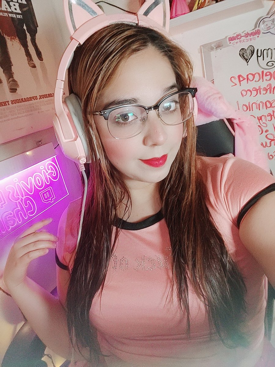 giovischan's tweet photo. Ya en vivo onichan 🌸 https://t.co/QPLrhW8mkr https://t.co/lP41vNPPYz