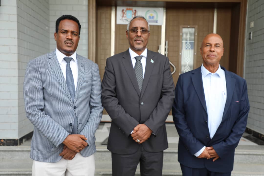 abshirhuruse's tweet photo. I congratulate a cohort of 31 officials of @MOFASomalia who completed an intensive Italian language course conducted by the Ministry in partnership with the Italian Embassy in #Somalia. Foreign language competence enhances the ability of our officers to engage in diplomatic work. https://t.co/ADv3ANzauO